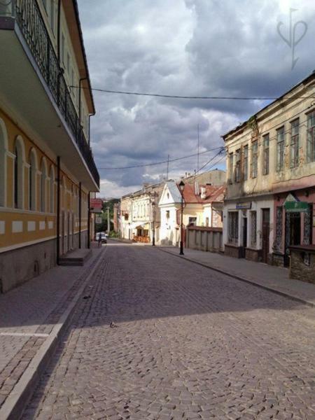 Апартаменты Зарванская стрит 9 Каменец-Подольский Экстерьер фото